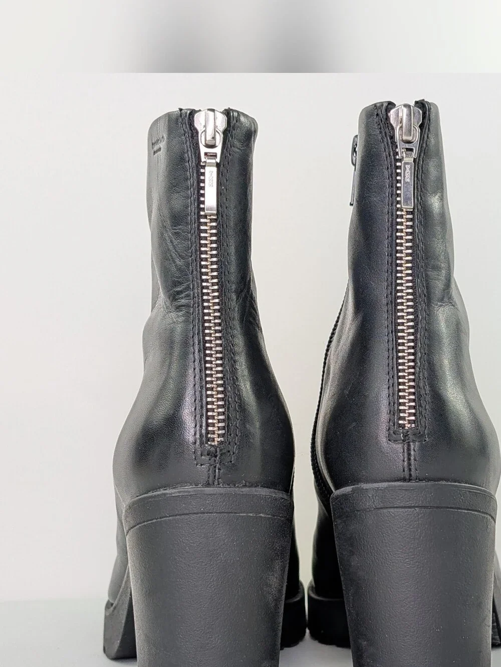 Vagabond Grace Boot Size 39 US 8 Black Leather Chunky Bootie Block Heel Side Zip